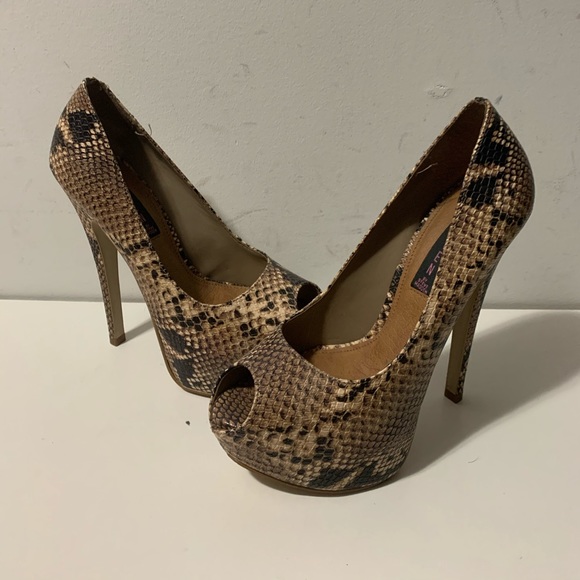 Steve Madden Shoes - Steve Madden pump